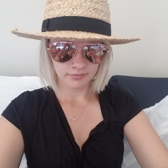 Meet your Posher, Ellen - Picture 5 of 6